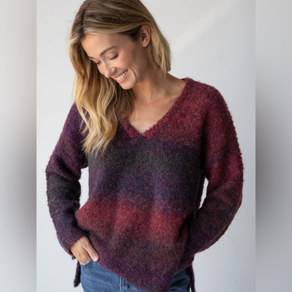 Natural Life Women’s Red Gradient Multicolor V Neck Sweater Size Small Cozy - Picture 8 of 9